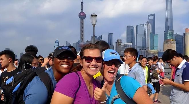 风向彻底变了！首批来华免签的外国人回国后开始茶不思饭不想(图2)